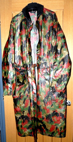 Mans shiny vinly - pvc, raincoat
